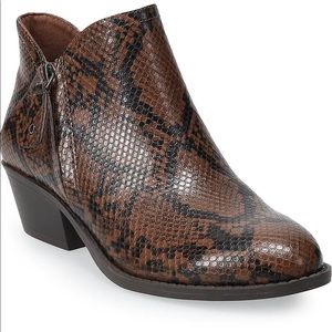 Brand New Brown and Black Boots Size 8.5